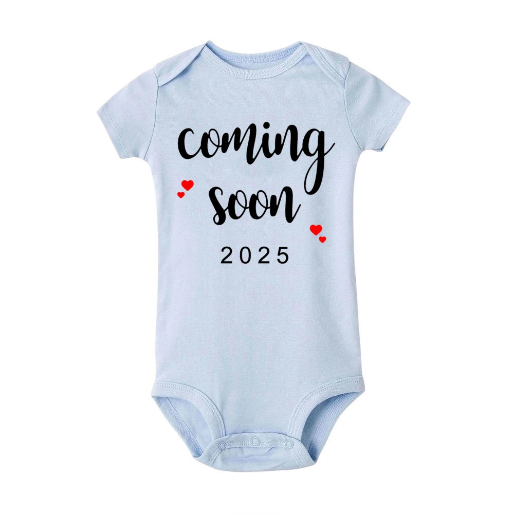 Baby Announcement Coming Soon 2025 Newborn Baby Romper Summer Boys Girls Bodysuit Body Pregnancy Reveal Clothes Toddler Jumpsuit