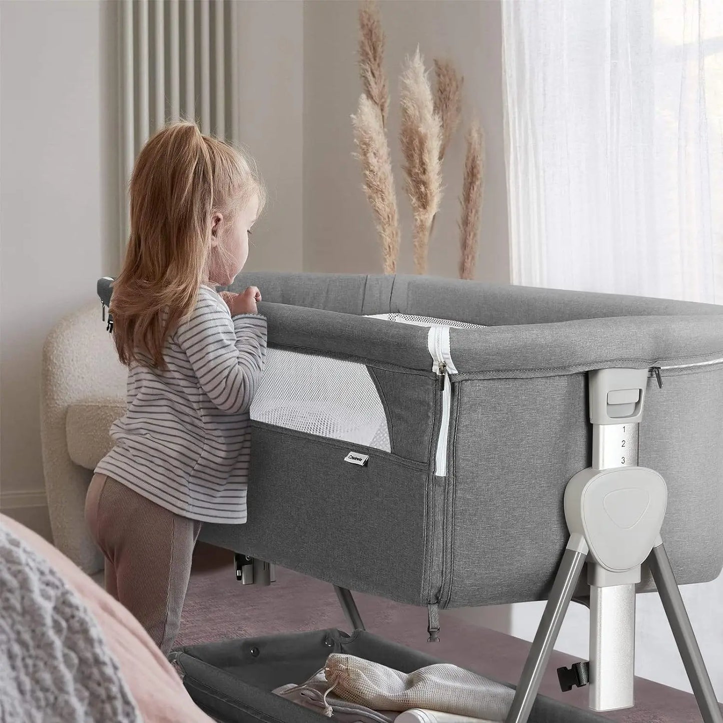 Baby Bassinet, Beside Sleeper for Baby Easy Folding Bedside Bassinet with Storage Basket and Wheels to Reduce Mom's Fatigue