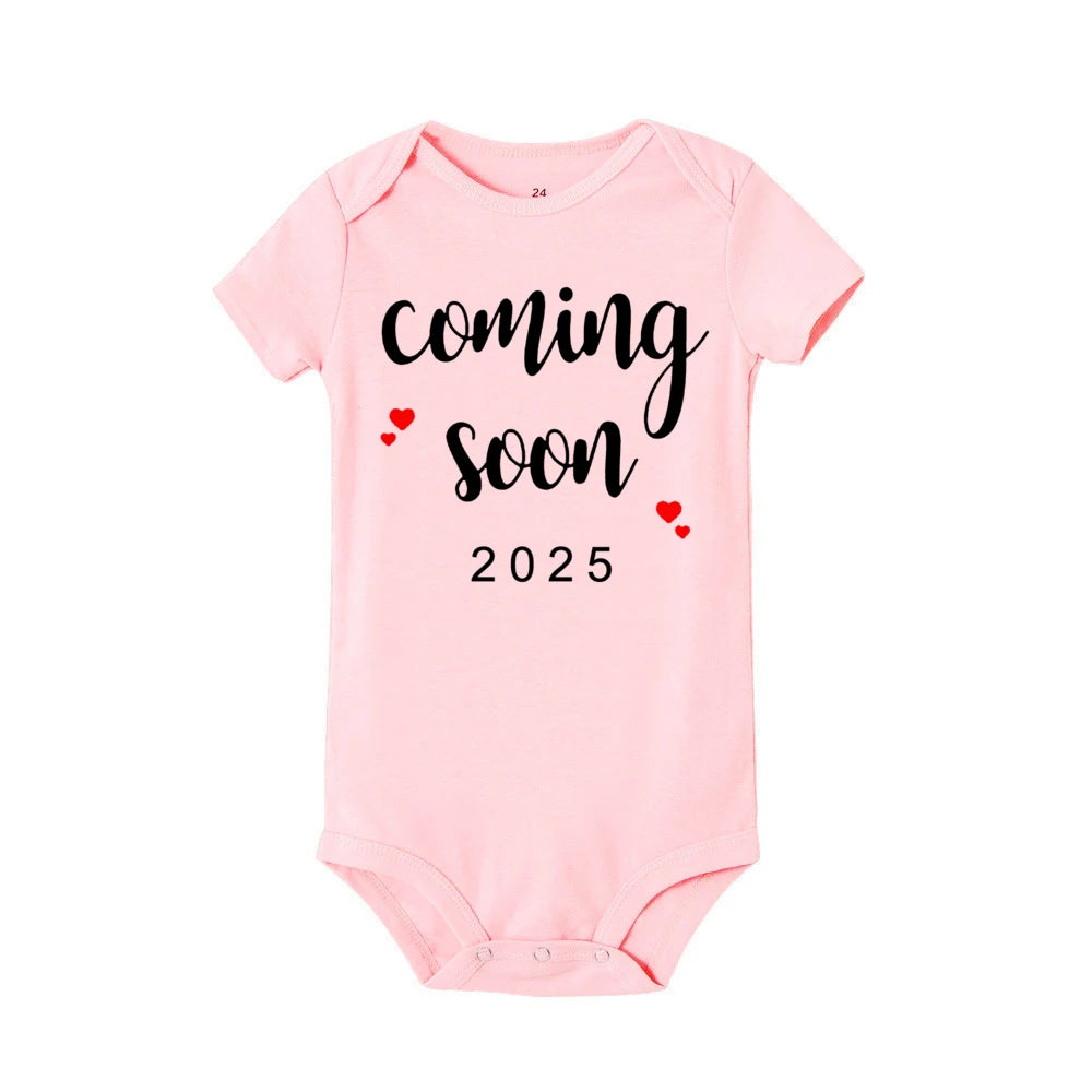 Baby Announcement Coming Soon 2025 Newborn Baby Romper Summer Boys Girls Bodysuit Body Pregnancy Reveal Clothes Toddler Jumpsuit